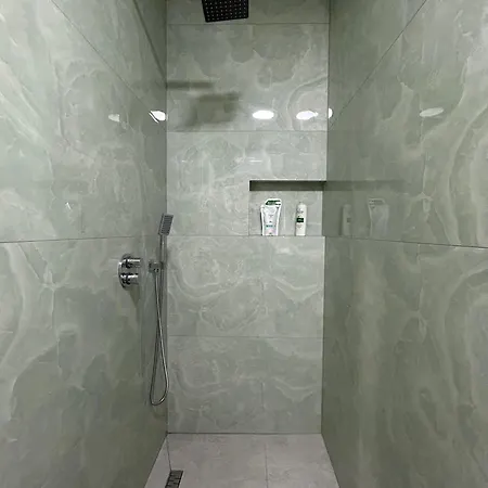 La Biselle * Tirana